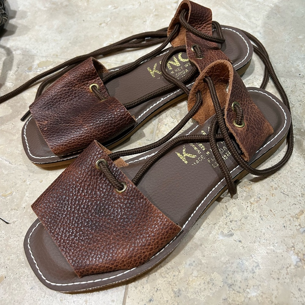 kino sandals key west leather strappy flat open toe sandals size 8